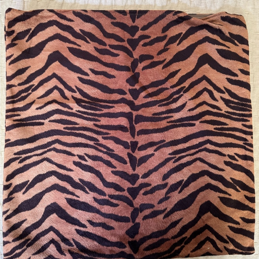 Pillow Sham NEW tiger print 21”x21”